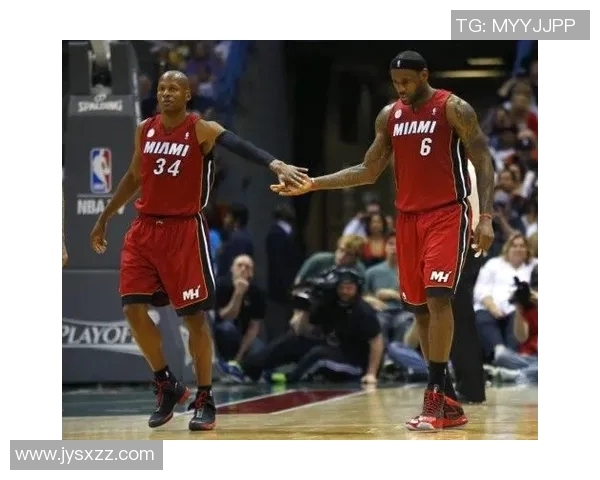 雄鹿队官推创意展示击掌瞬间强调团队精神与细节合作的重要性